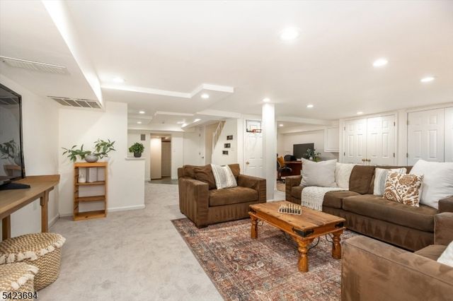 9 Warner Rd, Maplewood Twp., NJ 07040