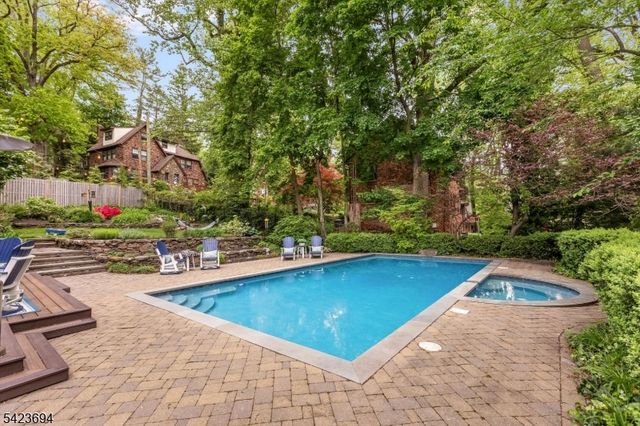9 Warner Rd, Maplewood Twp., NJ 07040