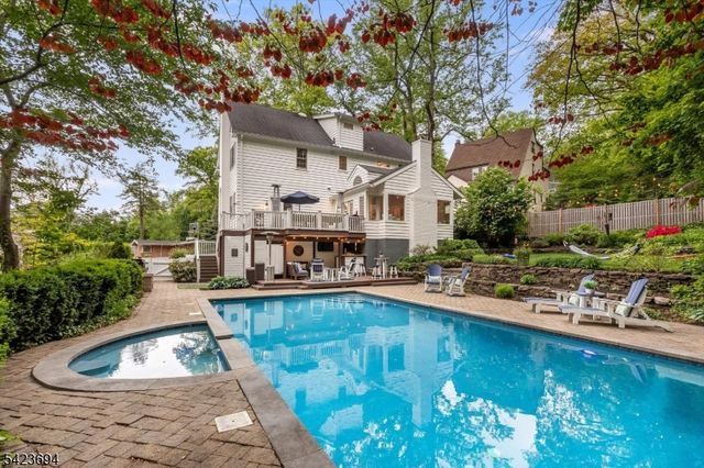 9 Warner Rd, Maplewood Twp., NJ 07040