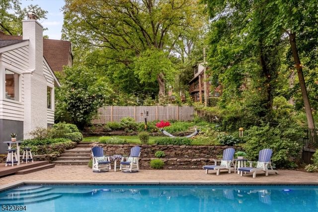 9 Warner Rd, Maplewood Twp., NJ 07040