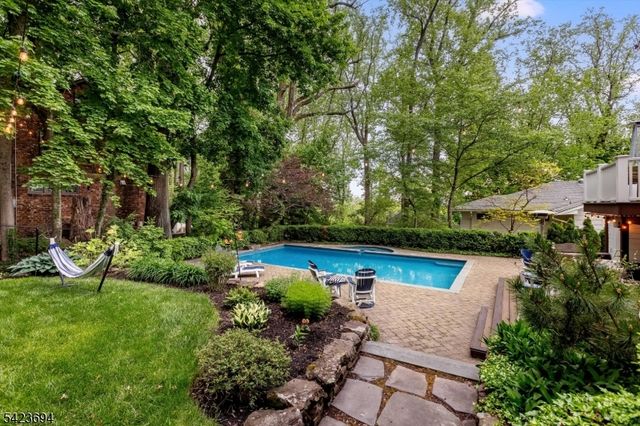 9 Warner Rd, Maplewood Twp., NJ 07040