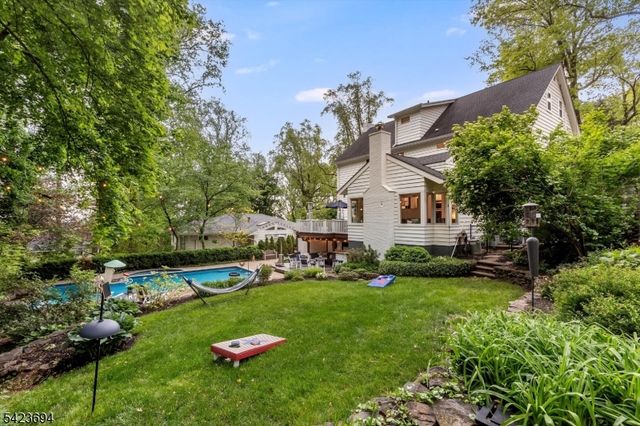 9 Warner Rd, Maplewood Twp., NJ 07040