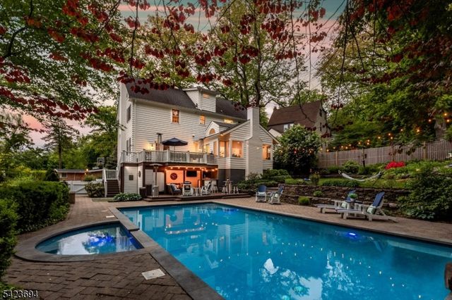 9 Warner Rd, Maplewood Twp., NJ 07040