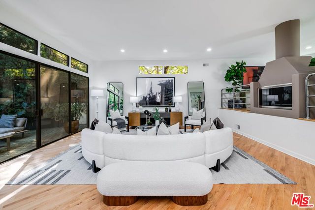9953 Westwanda Drive, Beverly Hills, CA 90210