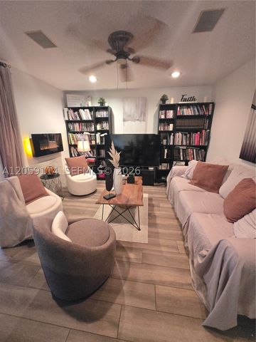 19130 NW 10th St, Pembroke Pines, FL 33029