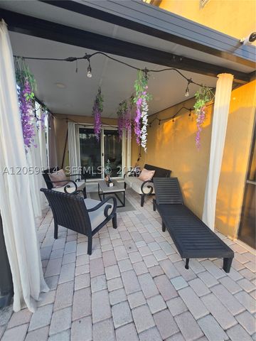 19130 NW 10th St, Pembroke Pines, FL 33029