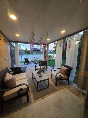 19130 NW 10th St, Pembroke Pines, FL 33029