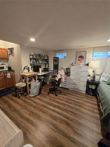 19130 NW 10th St, Pembroke Pines, FL 33029
