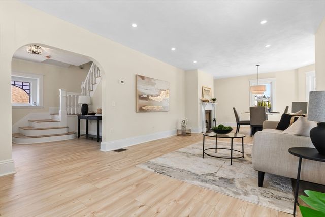 19 Laurel St, Saugus, MA 01906