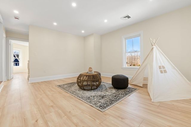 19 Laurel St, Saugus, MA 01906