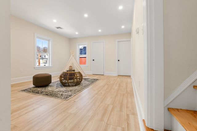 19 Laurel St, Saugus, MA 01906