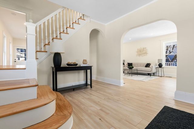 19 Laurel St, Saugus, MA 01906