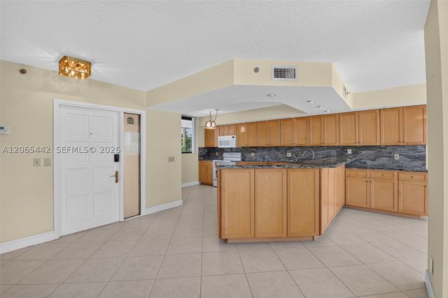 2565 S Ocean Blvd 112N, Highland Beach, FL 33487