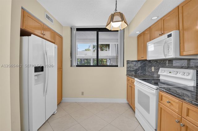 2565 S Ocean Blvd 112N, Highland Beach, FL 33487