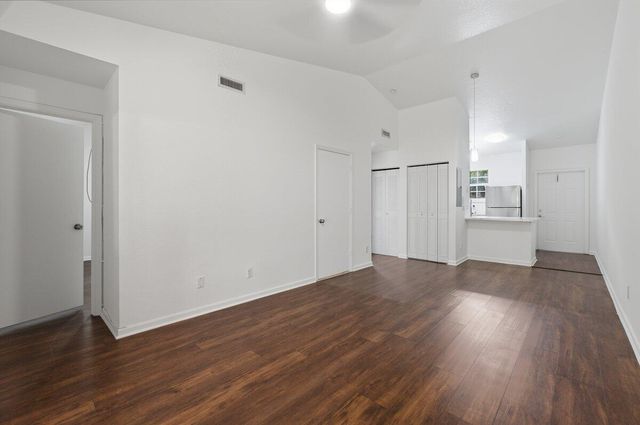 6207 Garden Court, Davie, FL 33314