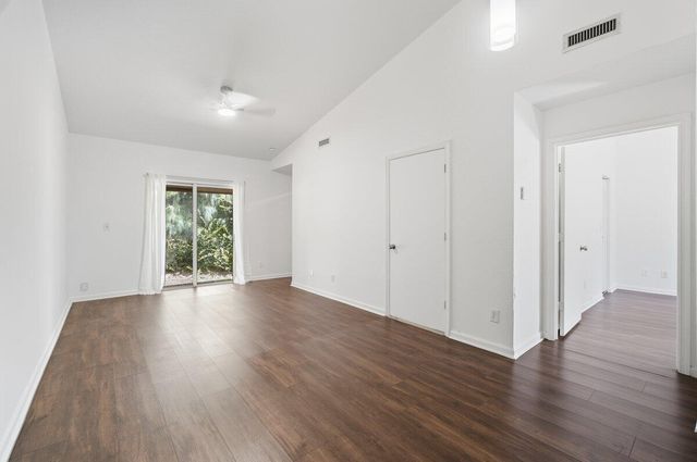 6207 Garden Court, Davie, FL 33314