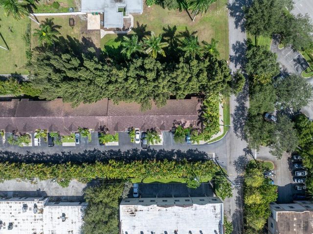 6207 Garden Court, Davie, FL 33314