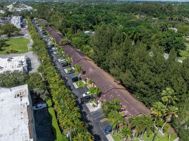 6207 Garden Court, Davie, FL 33314