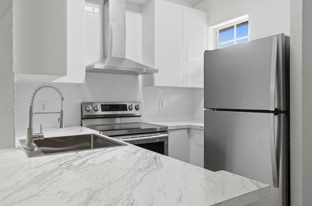 6207 Garden Court, Davie, FL 33314