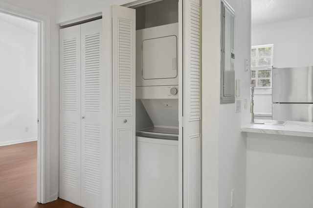 6207 Garden Court, Davie, FL 33314