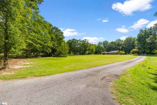 195 Pine Trace, Campobello, SC 29322