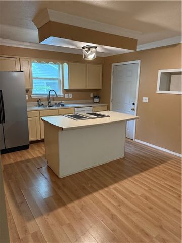 811 A E Fick, Harrison, AR 72601