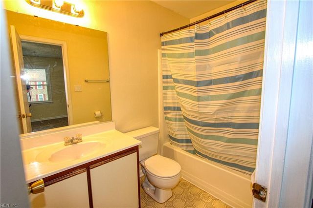 892 Belvoir CIR, Newport News, VA 23602