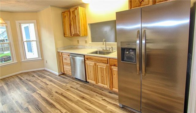 892 Belvoir CIR, Newport News, VA 23602