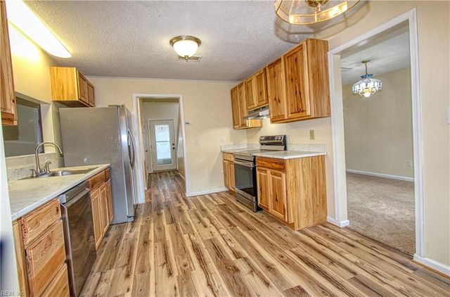 892 Belvoir CIR, Newport News, VA 23602