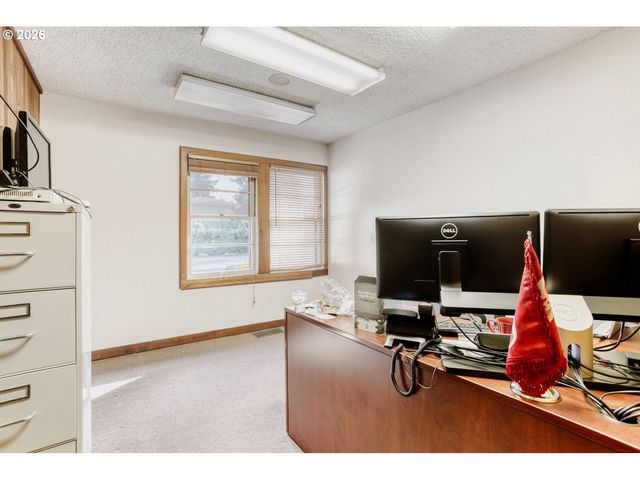 2020 Ne 102ND Ave, Portland, OR 97220