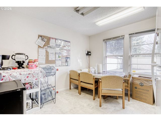 2020 Ne 102ND Ave, Portland, OR 97220