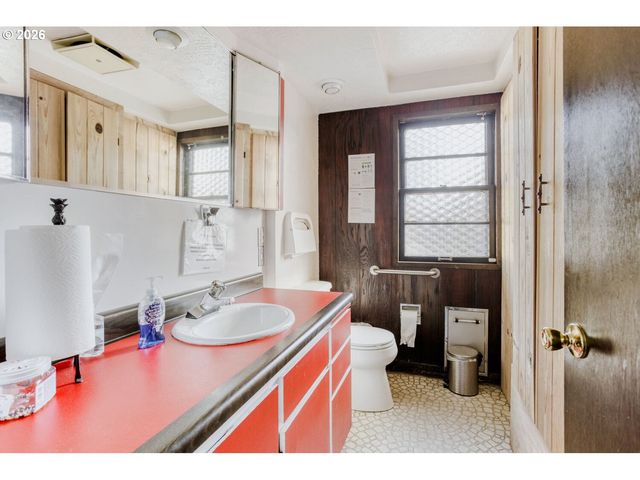 2020 Ne 102ND Ave, Portland, OR 97220