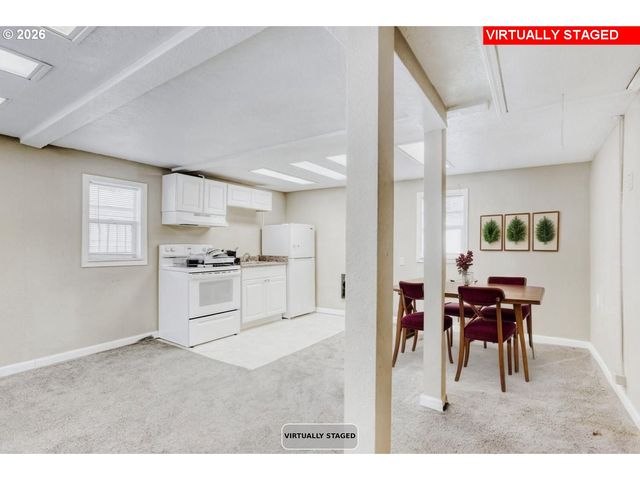 2020 Ne 102ND Ave, Portland, OR 97220