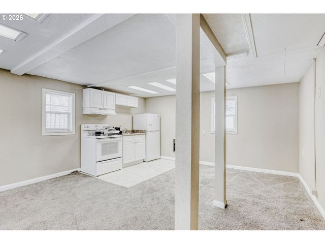 2020 Ne 102ND Ave, Portland, OR 97220