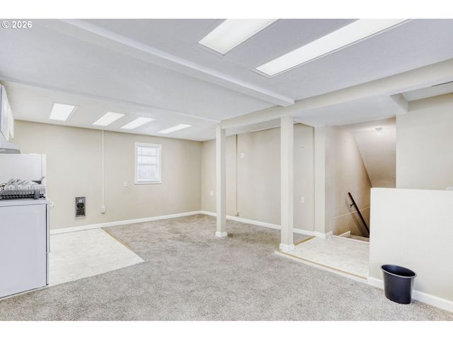 2020 Ne 102ND Ave, Portland, OR 97220