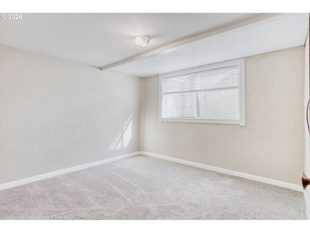 2020 Ne 102ND Ave, Portland, OR 97220