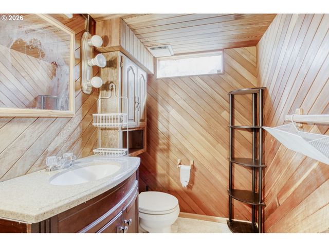 2020 Ne 102ND Ave, Portland, OR 97220