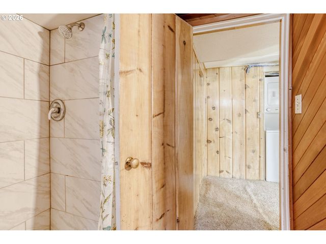 2020 Ne 102ND Ave, Portland, OR 97220