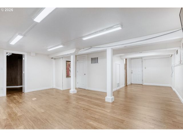 2020 Ne 102ND Ave, Portland, OR 97220