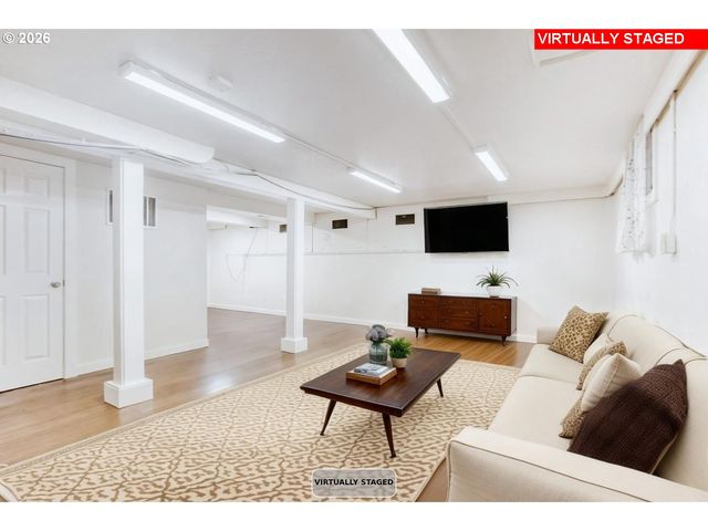 2020 Ne 102ND Ave, Portland, OR 97220