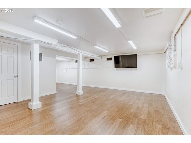 2020 Ne 102ND Ave, Portland, OR 97220