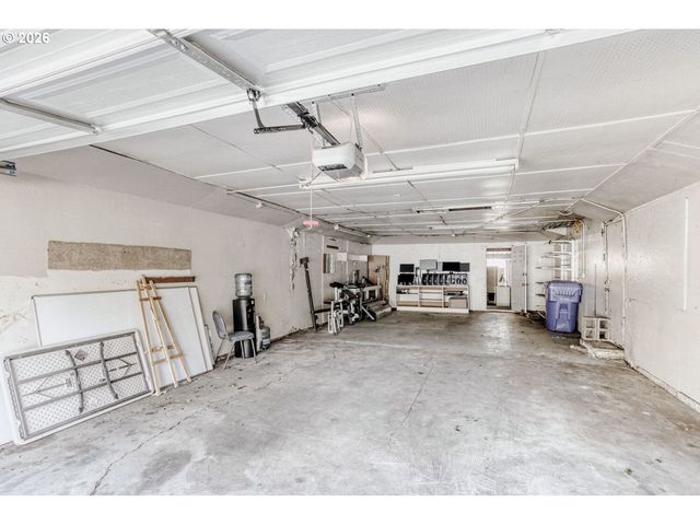 2020 Ne 102ND Ave, Portland, OR 97220