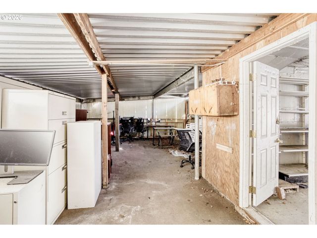 2020 Ne 102ND Ave, Portland, OR 97220