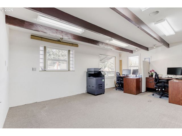 2020 Ne 102ND Ave, Portland, OR 97220