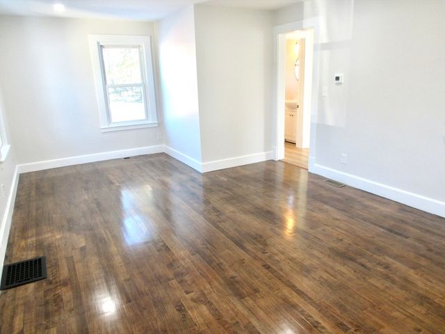 424 Chapin St, Ludlow, MA 01056