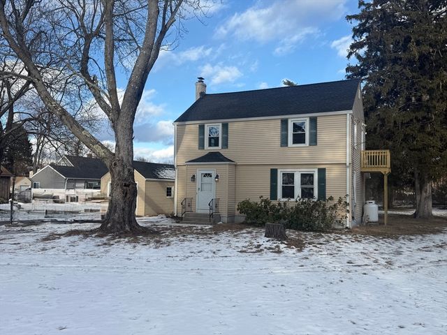 424 Chapin St, Ludlow, MA 01056