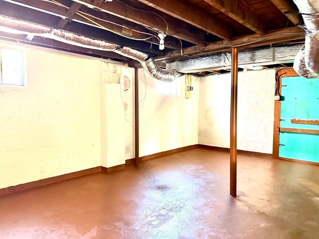 424 Chapin St, Ludlow, MA 01056