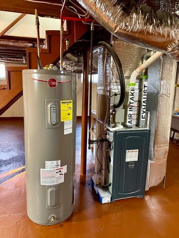 424 Chapin St, Ludlow, MA 01056