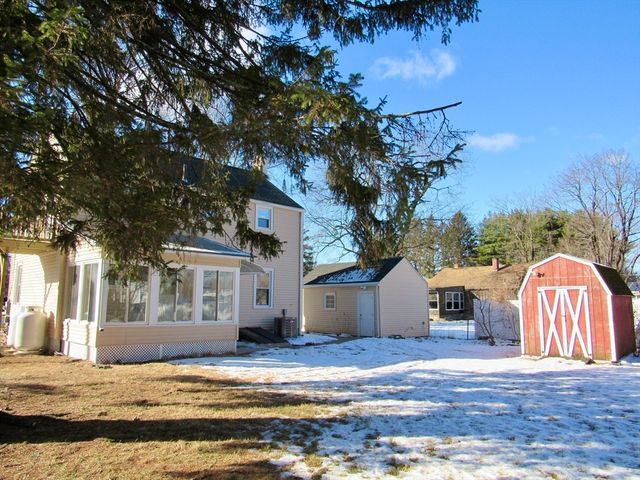 424 Chapin St, Ludlow, MA 01056