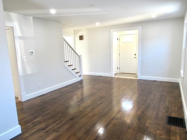 424 Chapin St, Ludlow, MA 01056